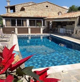 Vakantiehuis met airconditioning in de Luberon, in Caseneuve