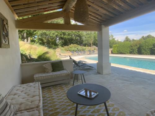 Charmante villa met verwarmd zwembad voor 11 personen in Joucas in de Luberon