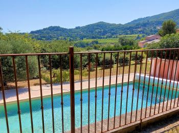 Villa met groot zwembad voor maximaal 13 personen in Apt in de Luberon
