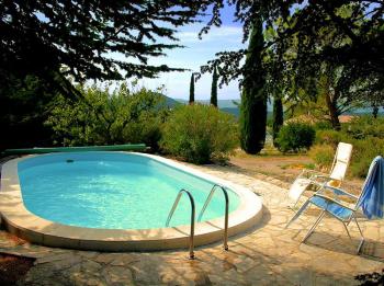 Villa met zwembad in Saint-Saturnin-les-Apt in de Luberon