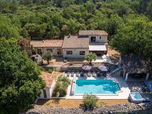 Luxe villa voor 10/11 personen met verwarmd zwembad in Ménerbes in de Luberon